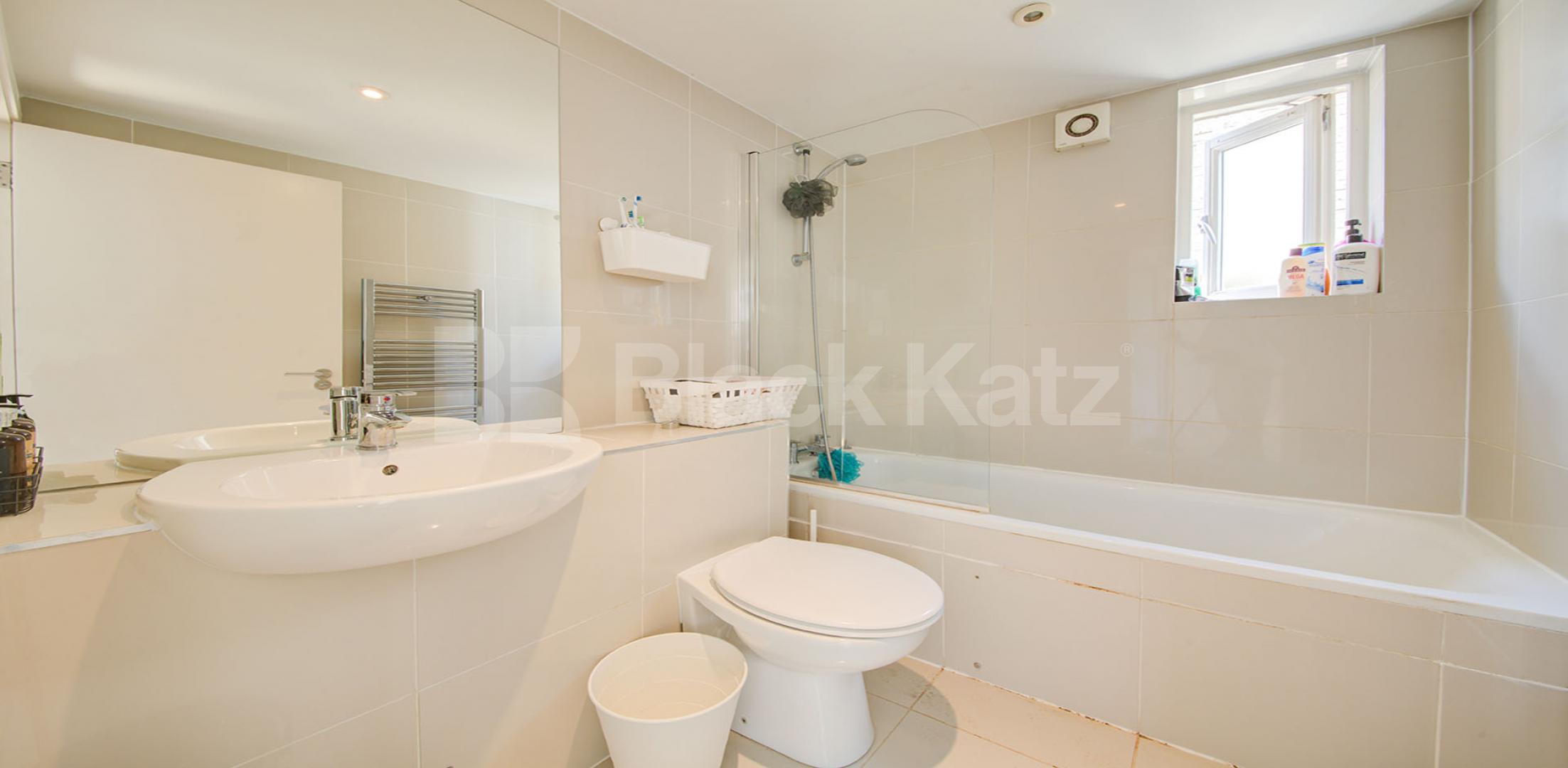 			3 Bedroom, 1 bath, 1 reception Flat			 Hilldrop Road, Tufnell Park